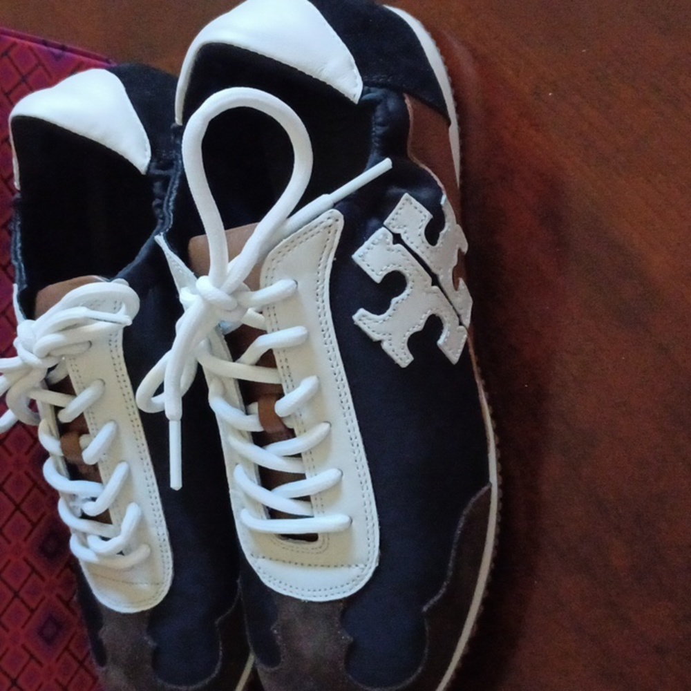 Women's Shoes - Picture 5 of 6